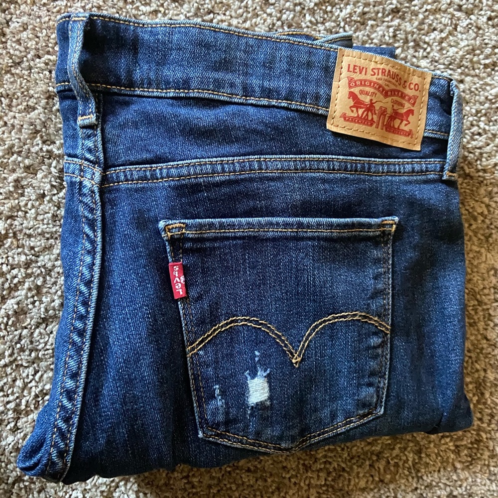 LEVI 711 SKINNY JEANS ( NEVER WORN: NEW)